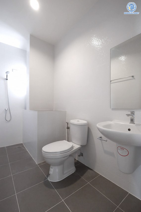 บ้านมือสองตกแต่งใหม่ โครงการ ธารา ราชพฤกษ์-ปิ่นเกล้า บ้านสวย พร้อมอยู่ เนื้อที่ 61.4 ตร.ว. ฟังก์ชัน 3 ห้องนอน 3 ห้องน้ำ จอดรถได้ 2 คัน บนทำเลเชื่อมต่อถนนกาญจนาภิเษก ใกล้รถไฟฟ้าสายสีแดง "สถานีตลิ่งชัน" และจุดขึ้นทางด่วน "ศรีรัช" รายล้อมด้วยสิ่งอำนวยความสะดวกครบครัน